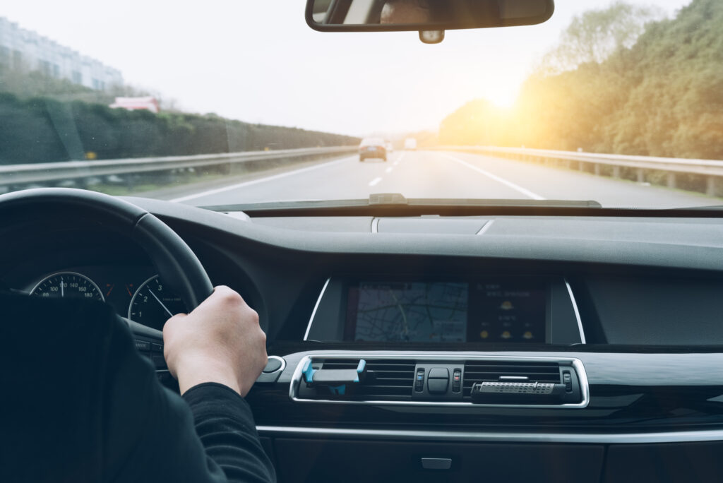 hacer trayectos largos antes que cortos es fundamental para cuidar la batería del coche